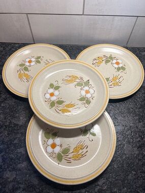 RETIRED HEARTHSIDE Set of 4 salad plates. Garden Festival Prairie Flowers NWOT